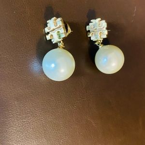Tory Burch Pearl Gold authentic Earrings